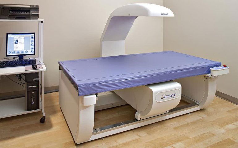 تفسیر تراکم استخوان مهره‌های کمری L1-L4 در تصویربرداری DXA.